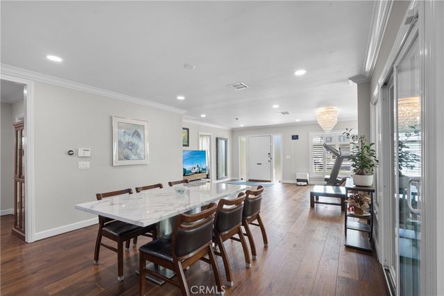 1043 S Victoria Avenue, Los Angeles, CA 90019