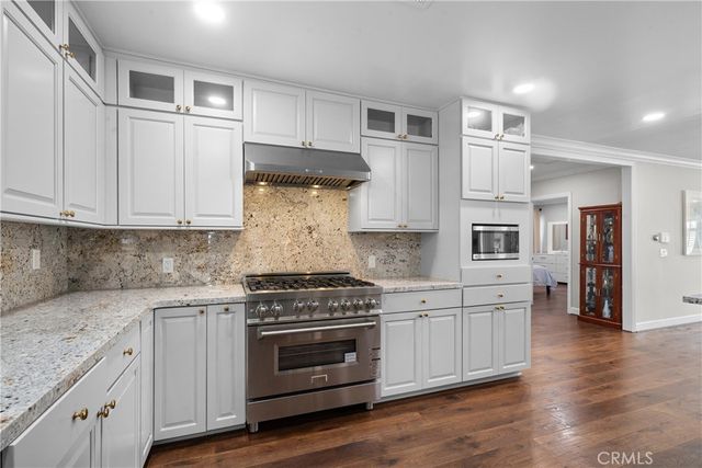 1043 S Victoria Avenue, Los Angeles, CA 90019