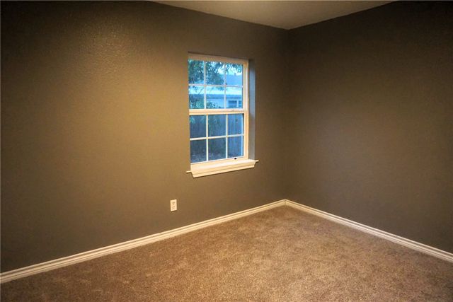 127 E Hull Street, Denison, TX 75021