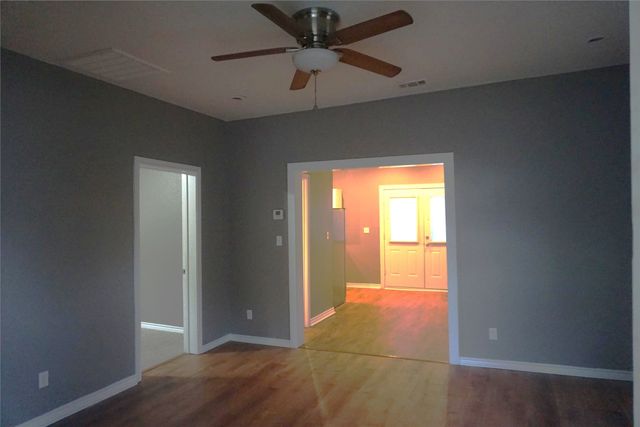 127 E Hull Street, Denison, TX 75021