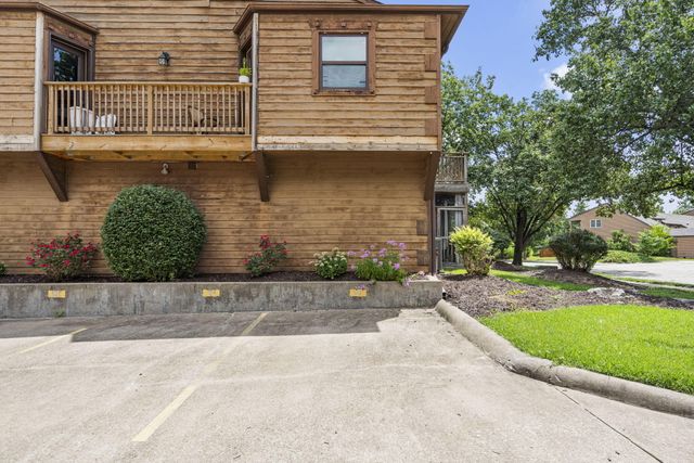 517 HUNTRIDGE DR, Columbia, MO 65201