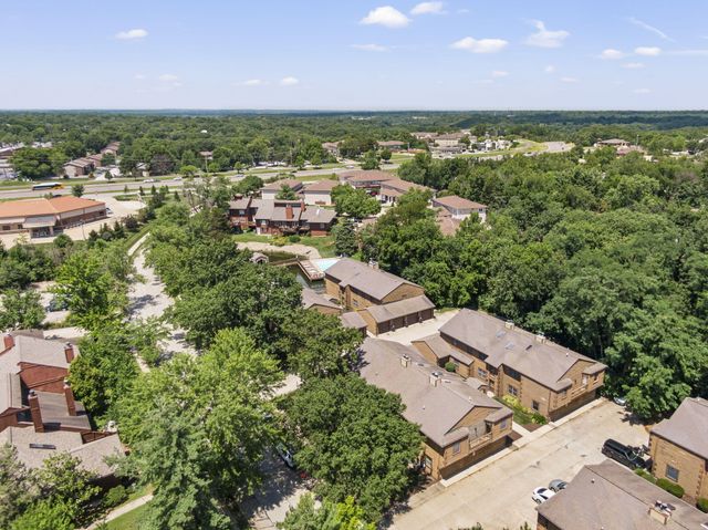 517 HUNTRIDGE DR, Columbia, MO 65201