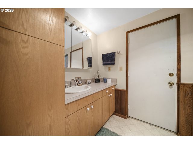 22501 Se FILBERT Rd, Eagle Creek, OR 97022