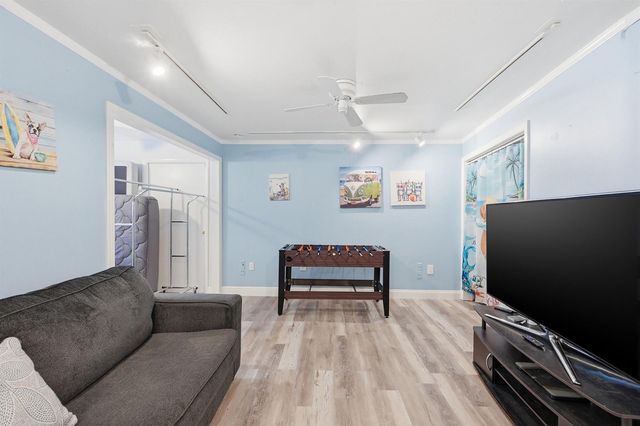 9001 N Lake Dasha Drive, Plantation, FL 33324