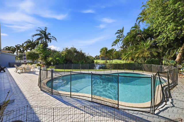 9001 N Lake Dasha Drive, Plantation, FL 33324