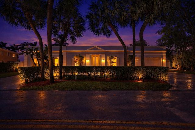 9001 N Lake Dasha Drive, Plantation, FL 33324