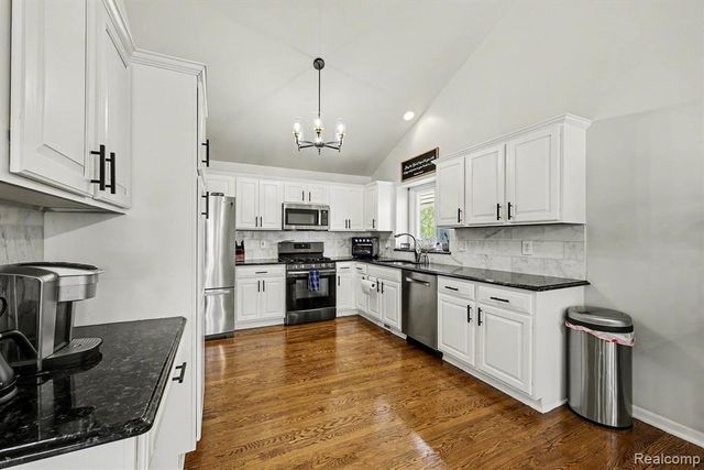 57595 Yorkshire Drive, Washington, MI 48094