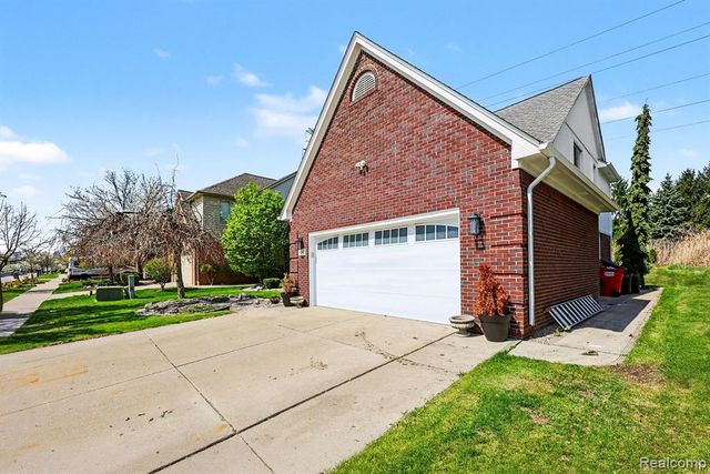 57595 Yorkshire Drive, Washington, MI 48094