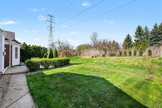 57595 Yorkshire Drive, Washington, MI 48094