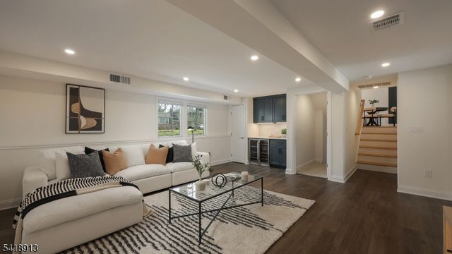 58 Oxbow Dr, New Providence Boro, NJ 07974