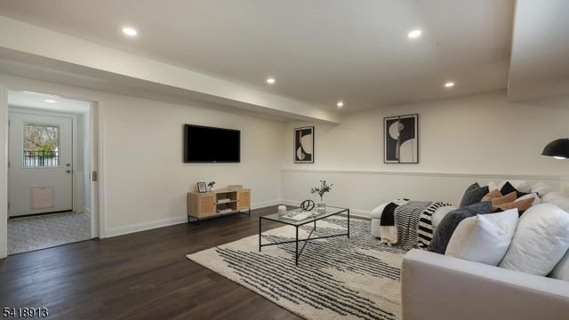 58 Oxbow Dr, New Providence Boro, NJ 07974