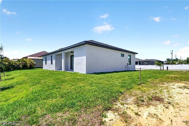 618 NE 12th ST, Cape Coral, FL 33909