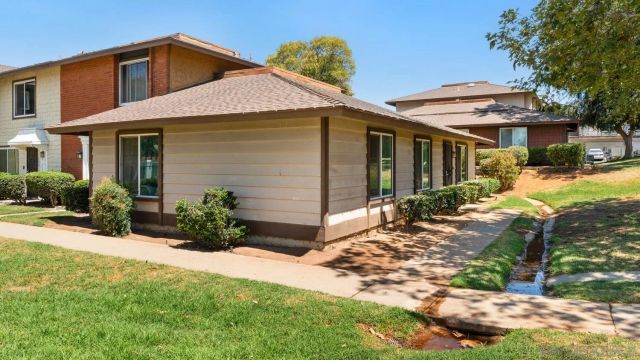 1772 Summertime Dr, El Cajon, CA 92021