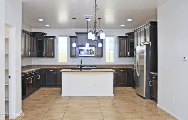 12111 N Golden Mirror Drive, Marana, AZ 85658