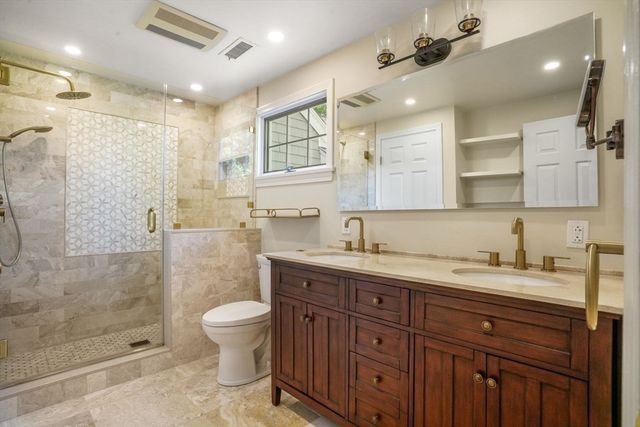 22 Floret Circle 22, Hingham, MA 02043