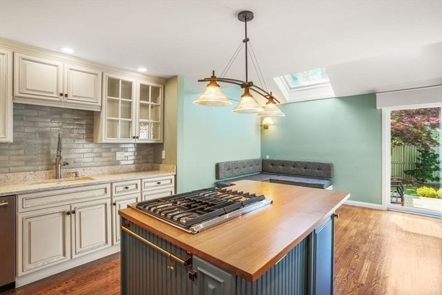 22 Floret Circle 22, Hingham, MA 02043