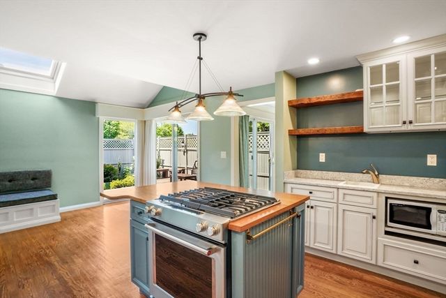 22 Floret Circle 22, Hingham, MA 02043