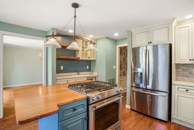 22 Floret Circle 22, Hingham, MA 02043