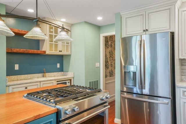 22 Floret Circle 22, Hingham, MA 02043