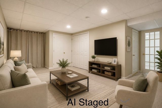 22 Floret Circle 22, Hingham, MA 02043