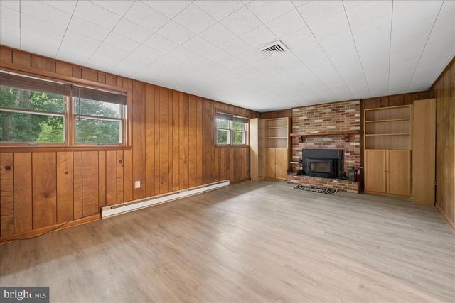 3884 POINT OF ROCKS RD, Jefferson, MD 21755