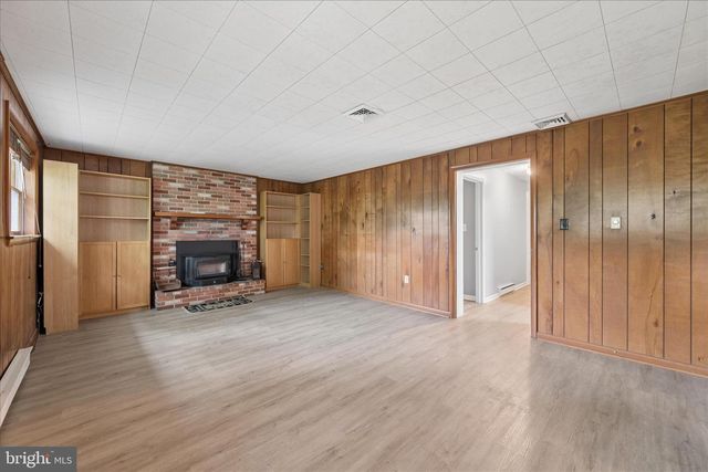 3884 POINT OF ROCKS RD, Jefferson, MD 21755