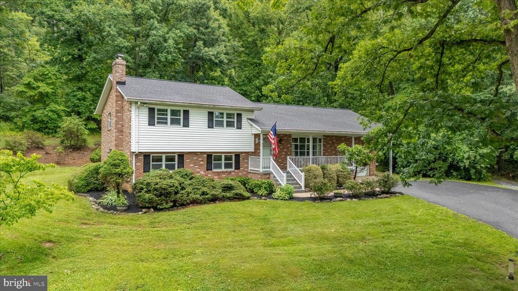 3884 POINT OF ROCKS RD, Jefferson, MD 21755