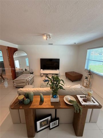 1902 N 24th Avenue, Hollywood, FL 33020