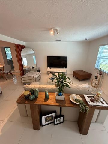 1902 N 24th Avenue, Hollywood, FL 33020