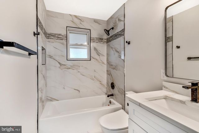 12 OVERBROOK AVE, Maple Shade, NJ 08052