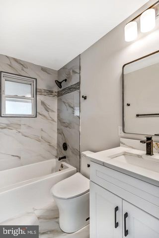 12 OVERBROOK AVE, Maple Shade, NJ 08052