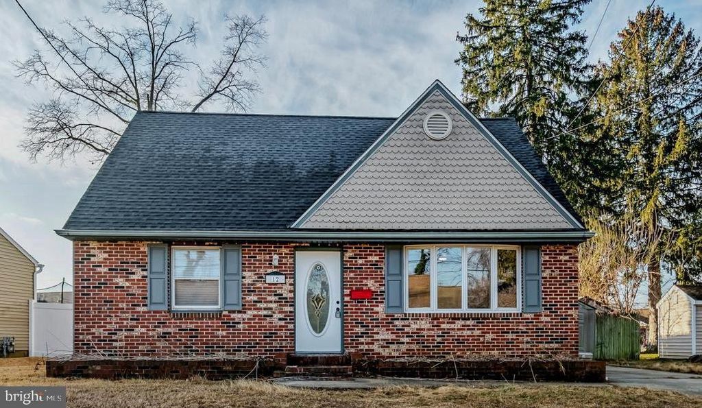 12 OVERBROOK AVE, Maple Shade, NJ 08052