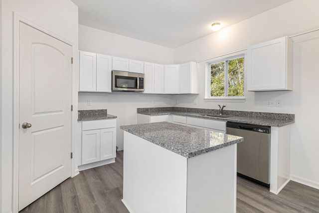 7177 Belle Pointe Drive, Belleville, MI 48111