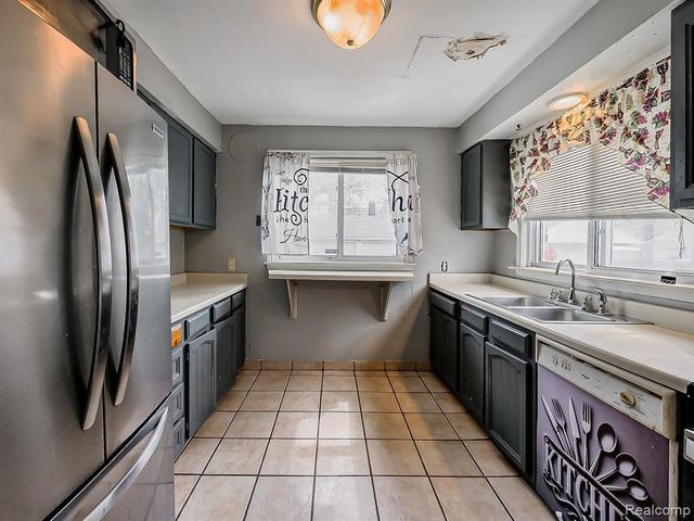 5936 Hillcrest Street, Grosse Pointe, MI 48236