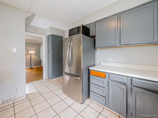 5936 Hillcrest Street, Grosse Pointe, MI 48236
