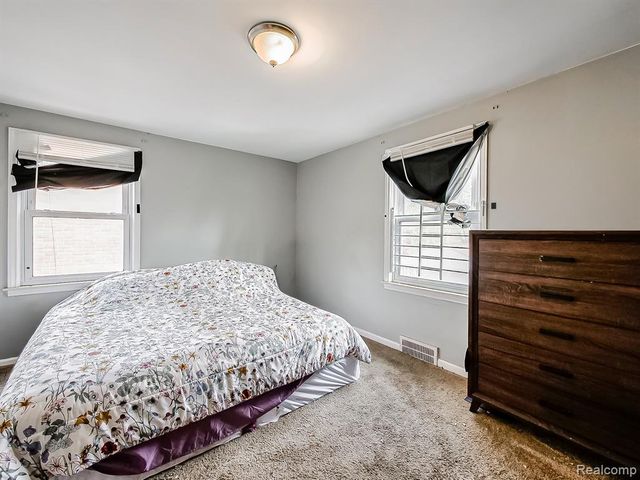 5936 Hillcrest Street, Grosse Pointe, MI 48236