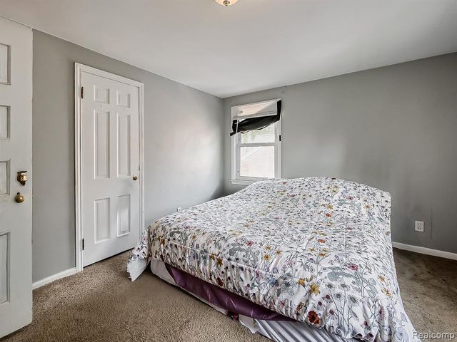 5936 Hillcrest Street, Grosse Pointe, MI 48236