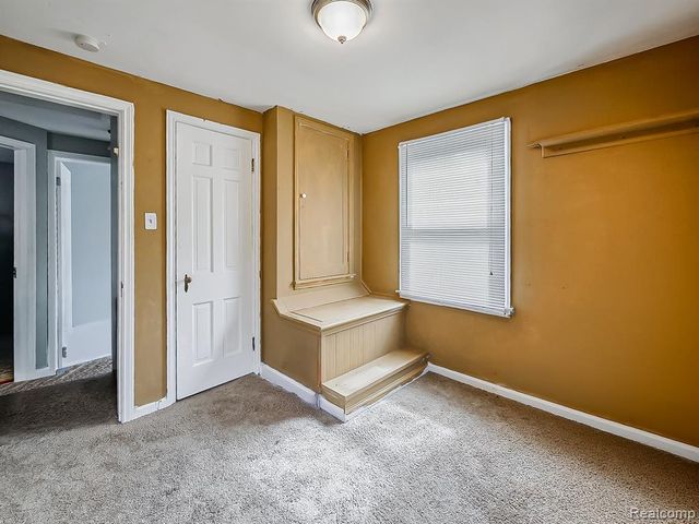 5936 Hillcrest Street, Grosse Pointe, MI 48236