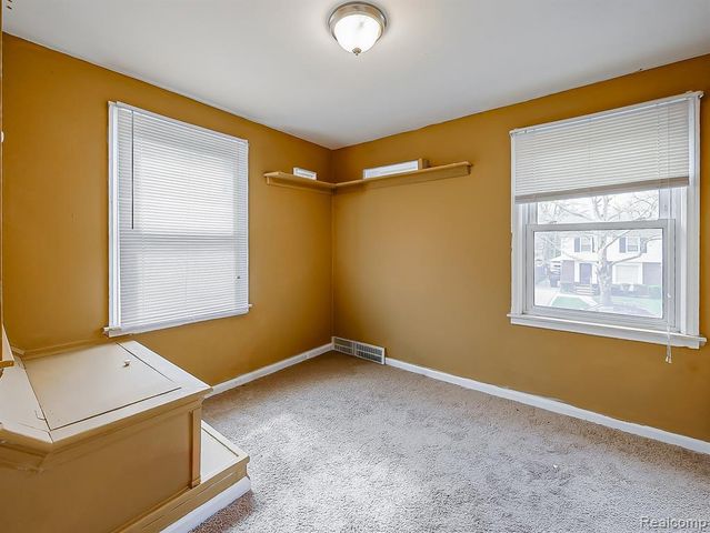 5936 Hillcrest Street, Grosse Pointe, MI 48236