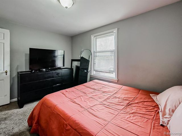 5936 Hillcrest Street, Grosse Pointe, MI 48236