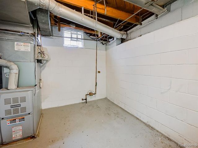 5936 Hillcrest Street, Grosse Pointe, MI 48236