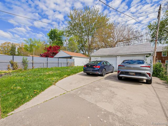 5936 Hillcrest Street, Grosse Pointe, MI 48236