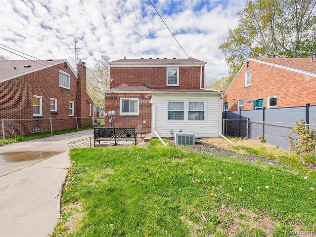 5936 Hillcrest Street, Grosse Pointe, MI 48236