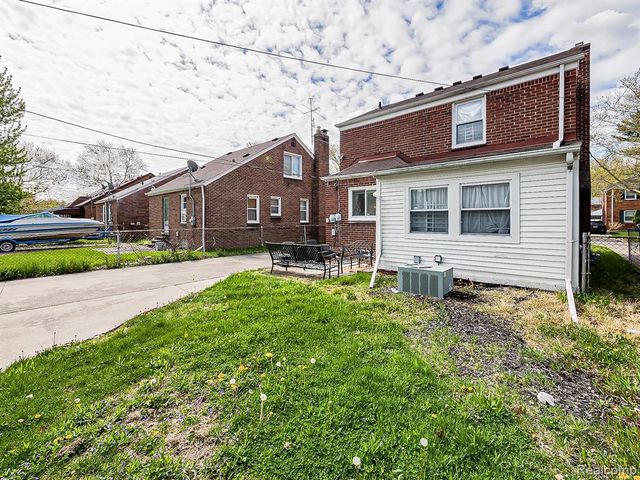 5936 Hillcrest Street, Grosse Pointe, MI 48236