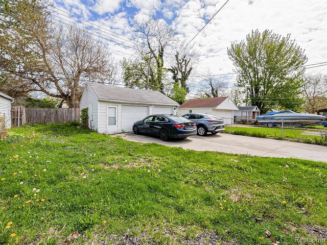 5936 Hillcrest Street, Grosse Pointe, MI 48236