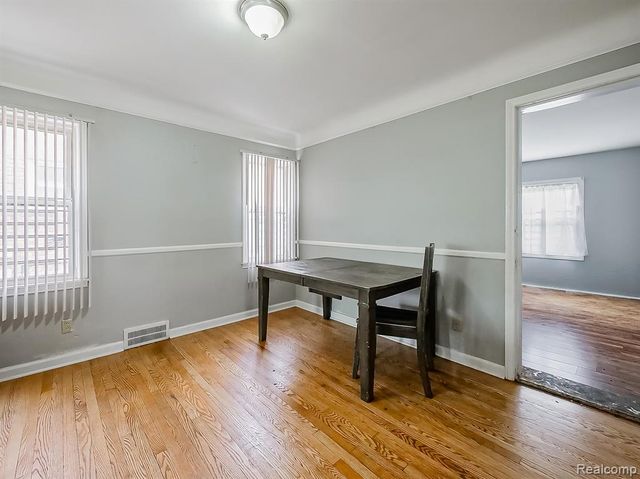 5936 Hillcrest Street, Grosse Pointe, MI 48236