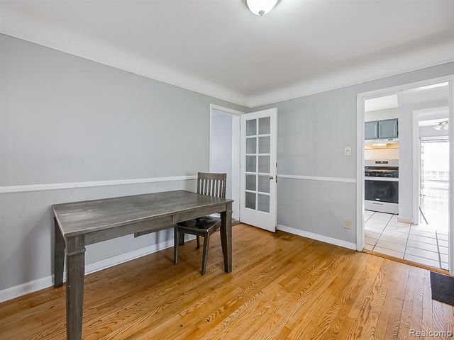 5936 Hillcrest Street, Grosse Pointe, MI 48236
