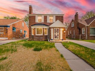 5936 Hillcrest Street, Grosse Pointe, MI 48236