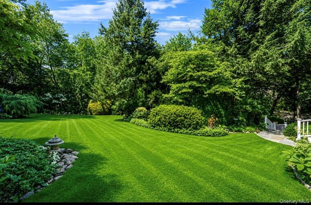 111 Stony Hollow Road, Centerport, NY 11721