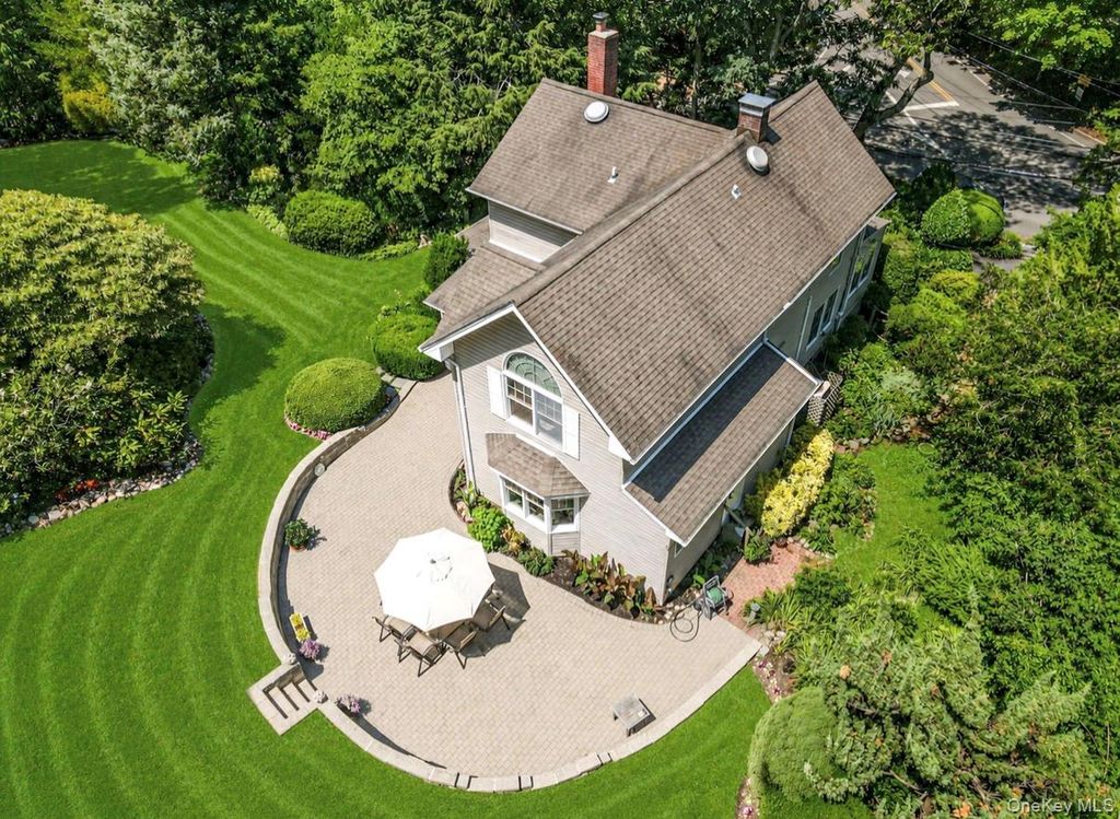 111 Stony Hollow Road, Centerport, NY 11721